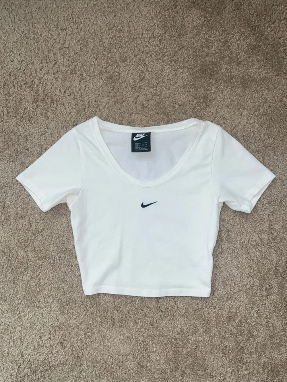 Nike top - Picture 1 of 3